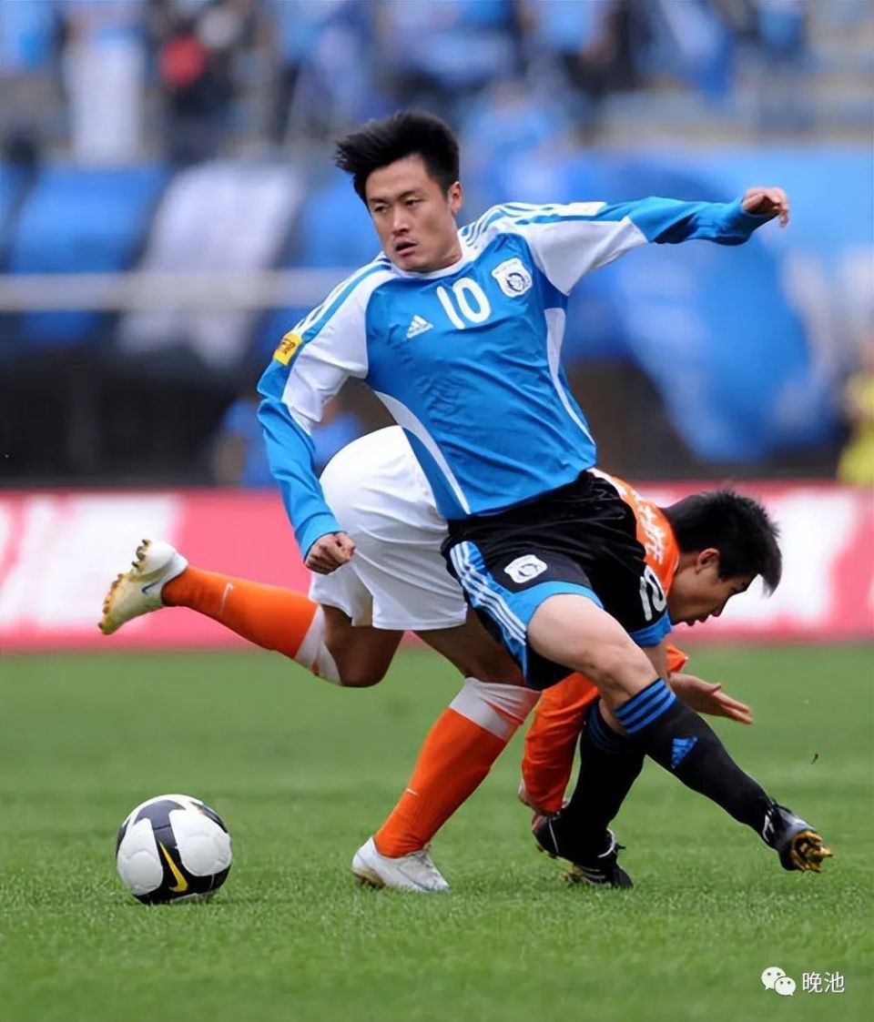 大连队主场奋勇争胜，全队表现出色稳居前列