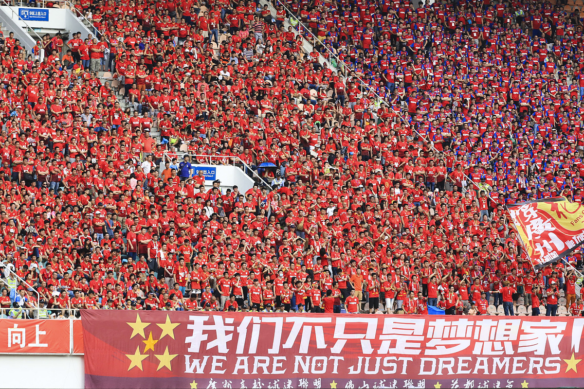 客场比赛中球队突破重围，取得胜利|必一体育app下载